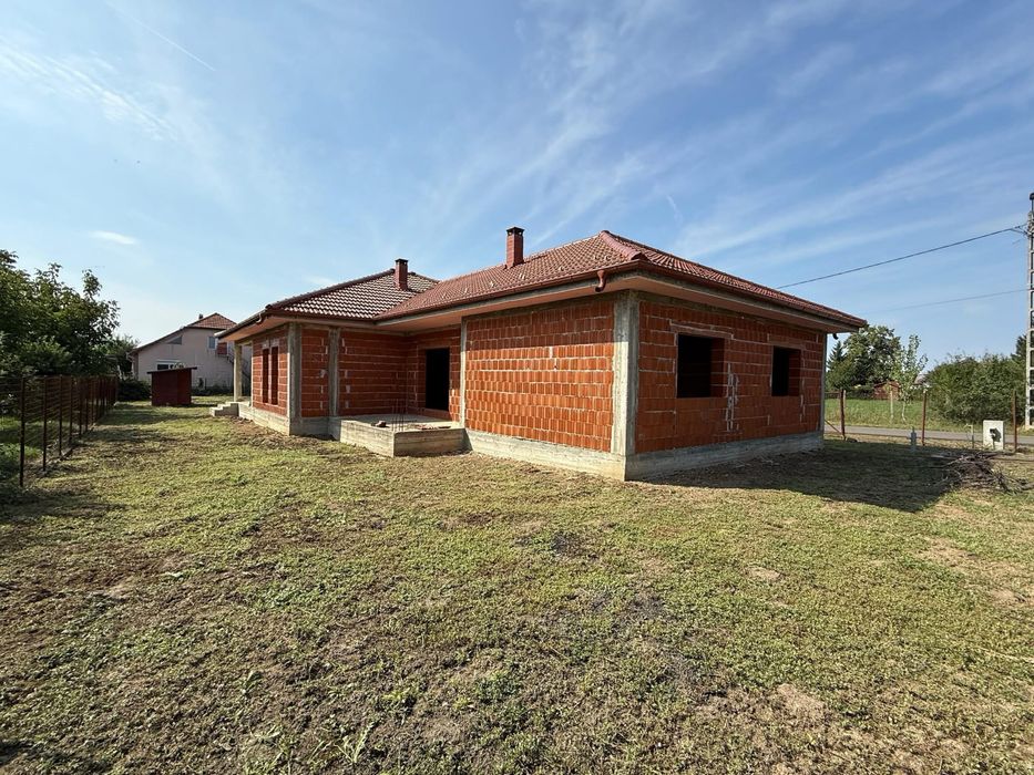 Ofer spre vanzare Casa stil Mediteranean la intrare in Vetis