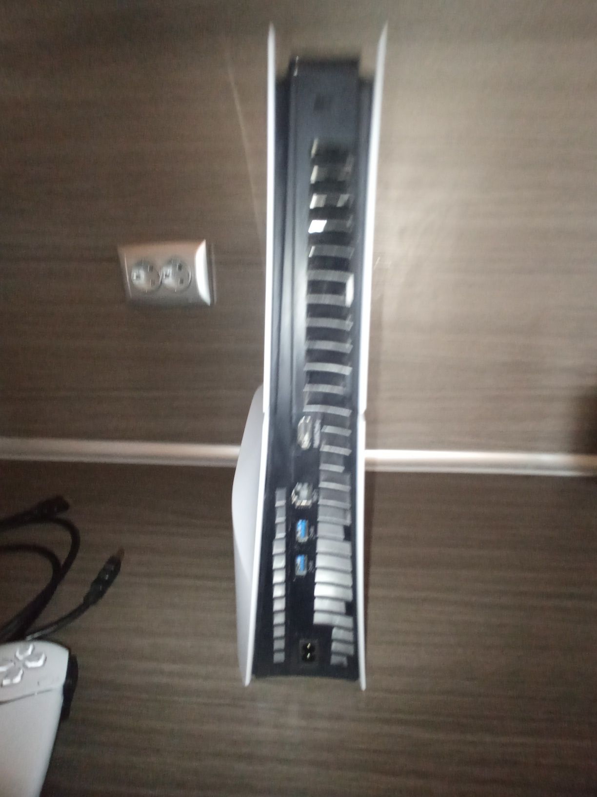Продавам PS 5 в много добро състояние