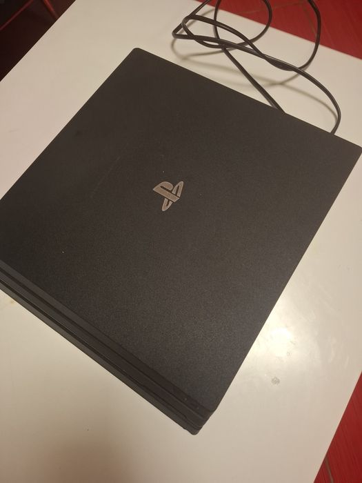 Vând Ps4 Pro 1 Tb