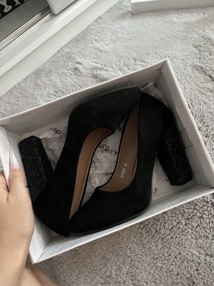 Pantofi eleganti