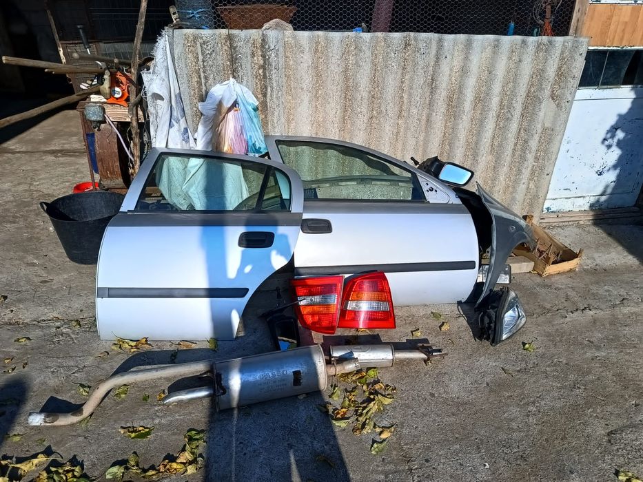 Uși, triple,oglinzi,tobe+masca față ,aripa față dreapta