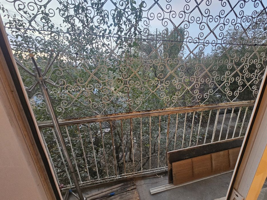 1 хоналик килинган квартира 3-каватдан сотилади. Ор: Горгаз, Бух-Сити