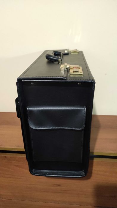 Голям кожен бизнес куфар подсилена конструкция