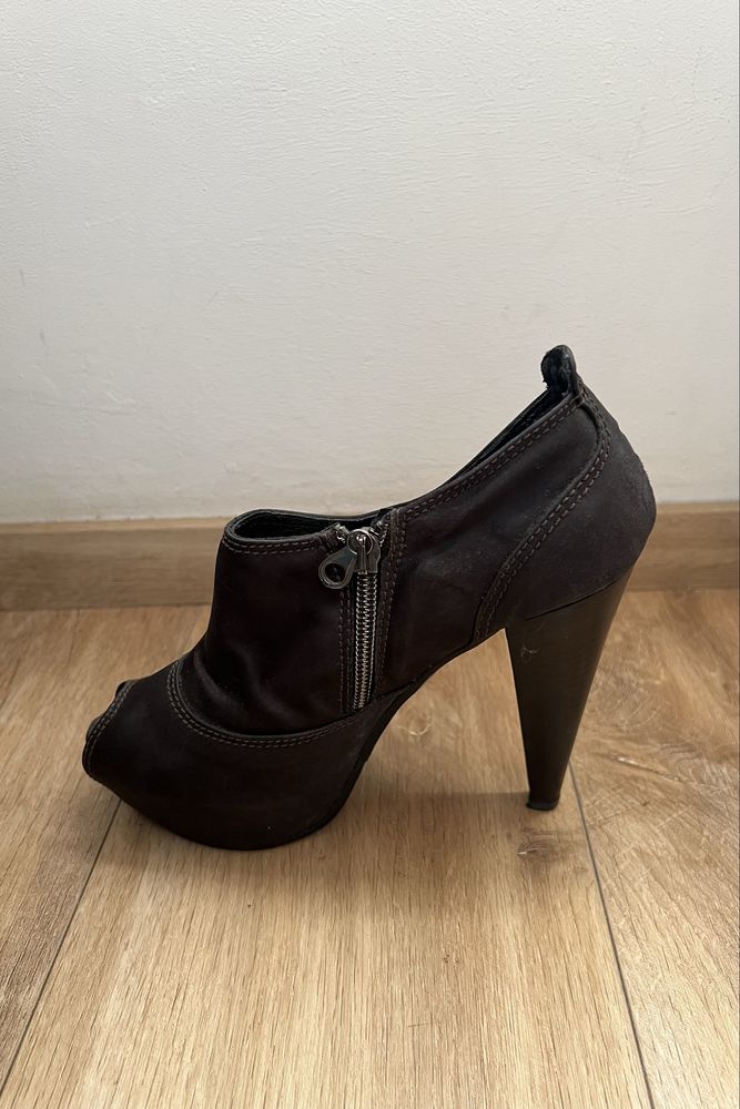 Vand pantofi dama made in Italy Imarimea 37  stare 8/10
