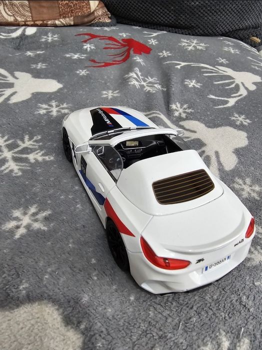 Macheta metalica BMW Z4 convertibil scara 1:24 noua