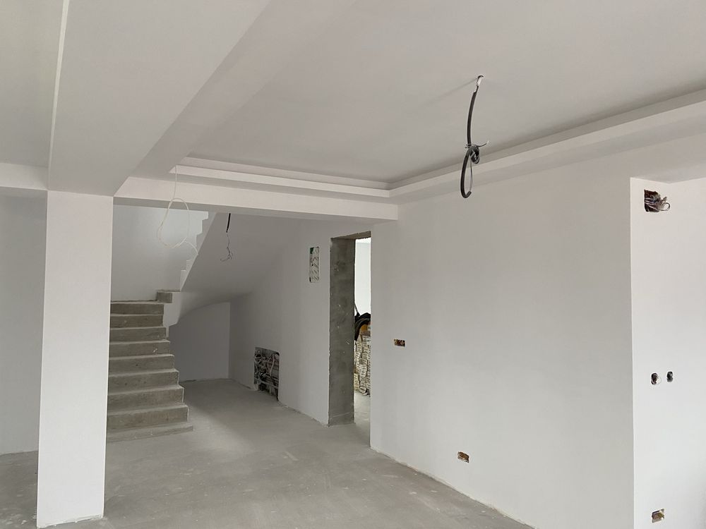 Construim case la rosu si la cheie