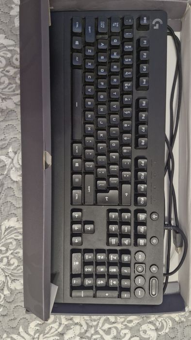 Vand tastatura Logitech G213
