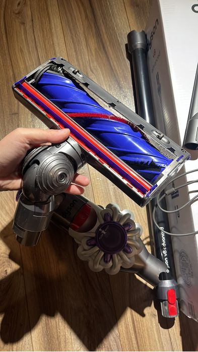 Dyson V8 advanced