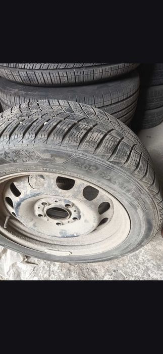 Vând cauciucuri cu tot cu jante!