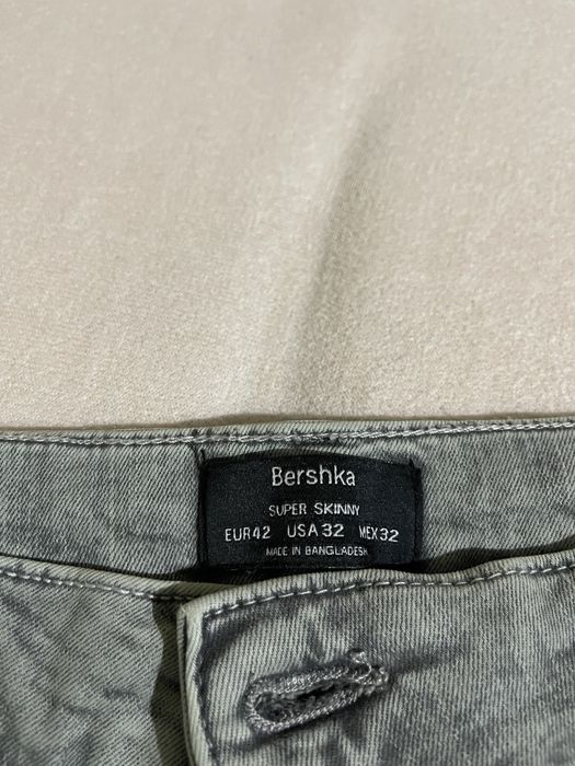 Blugi cargo bershka marime 32