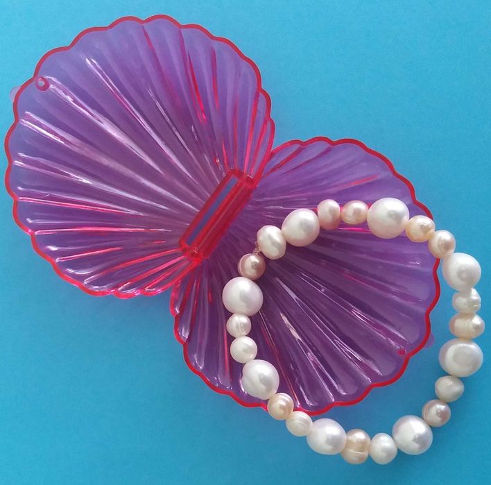 Гривна на ластик с естествени речни перли