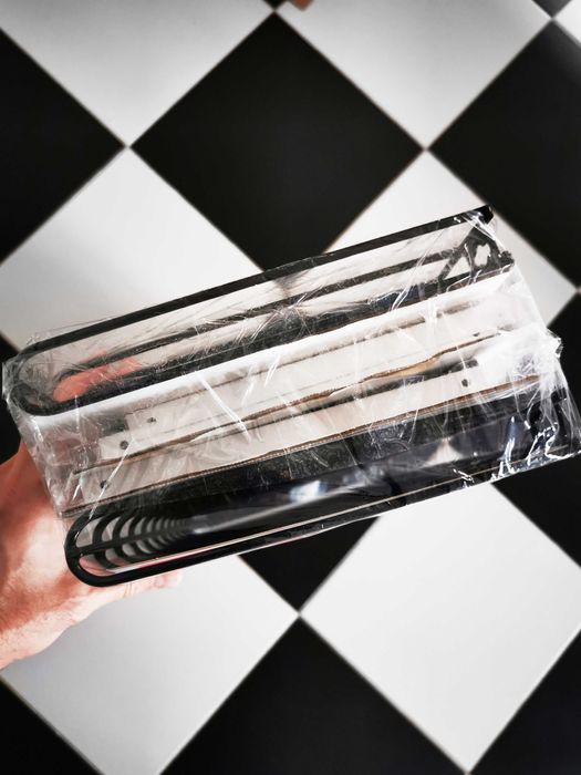 Tomado rafturi etajere perete sistem modular metal Adriaan Dekker