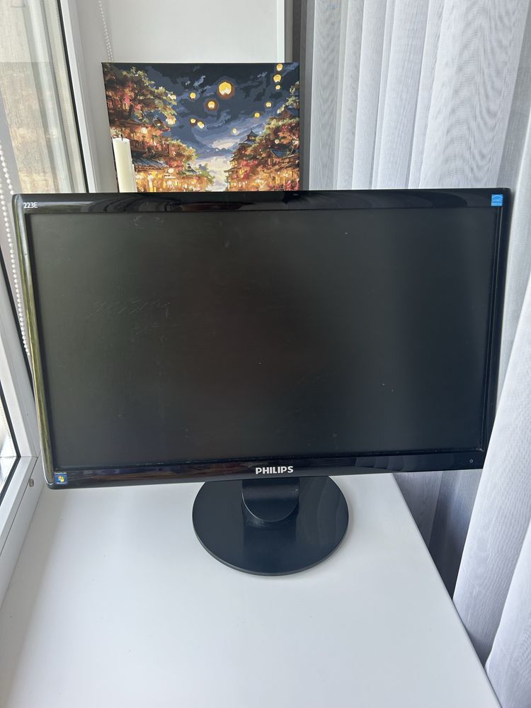 Монитор Philips в хорошем состоянии