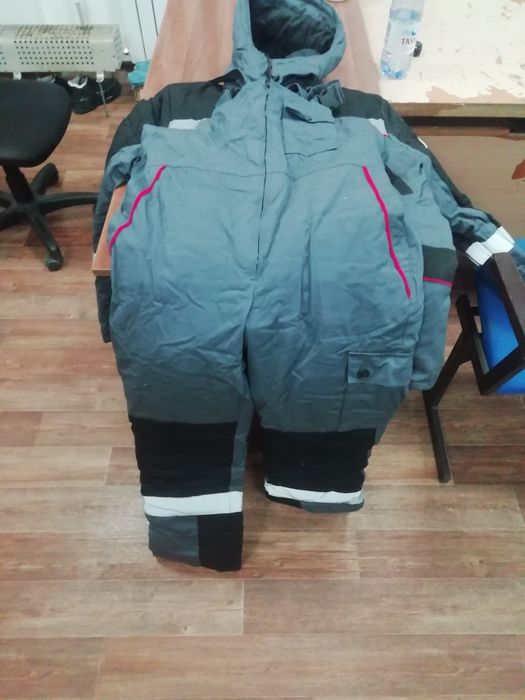Продам зимнюю спецовку новую