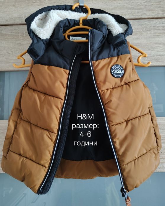 Детски елек с качулка за момче