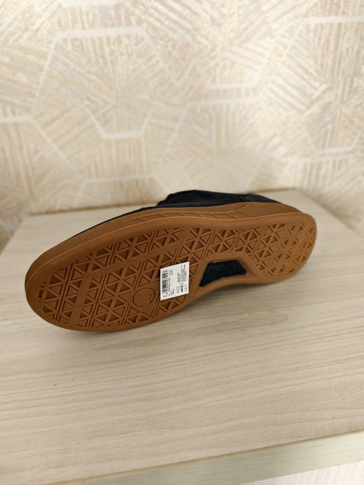 Продам новую обувь от бренда Clarks размер 41 дёшево