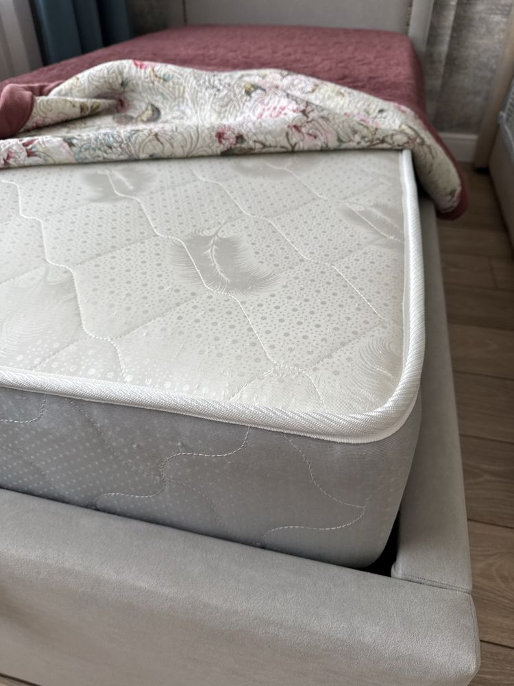 Продаю стильную подростковую кровать 90×200 с матрасом