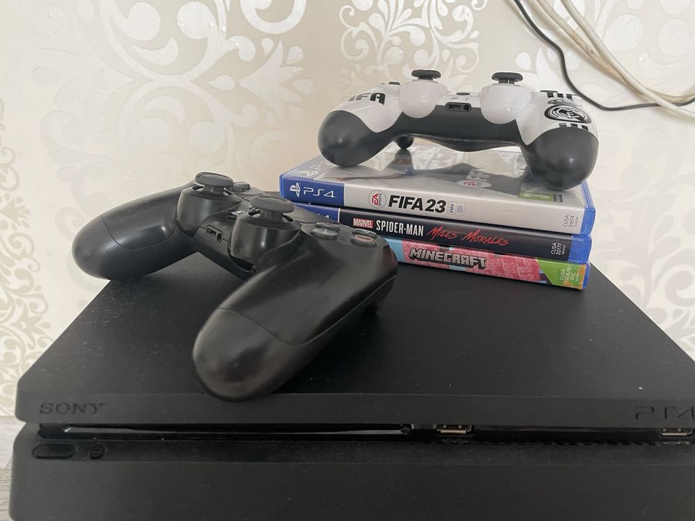 Продам Playstation 4