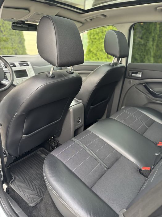 Ford Kuga Titanium 4x4  FULL   Xenon  Led  Panoramic  Import Germania