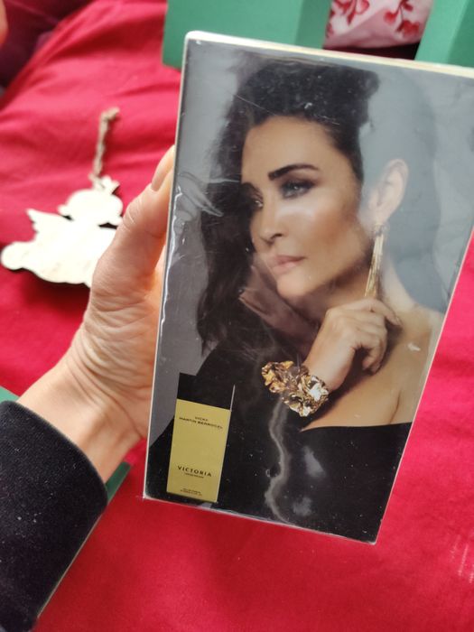 Apa de toaleta+ glob lemn