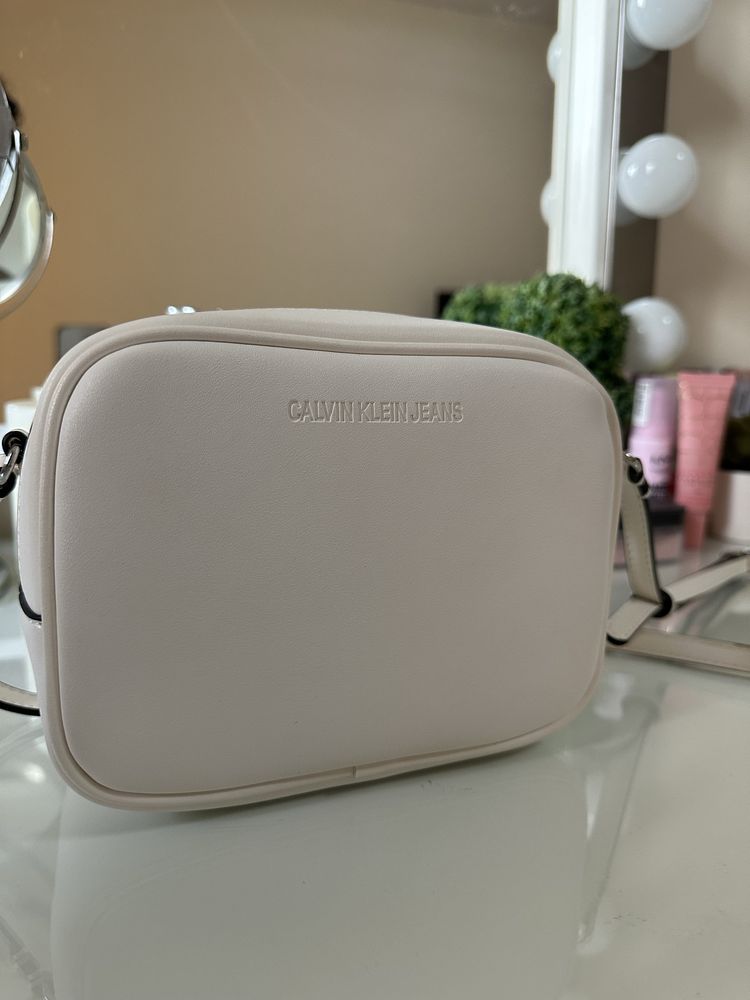 Оригинална чанта Calvin Klein