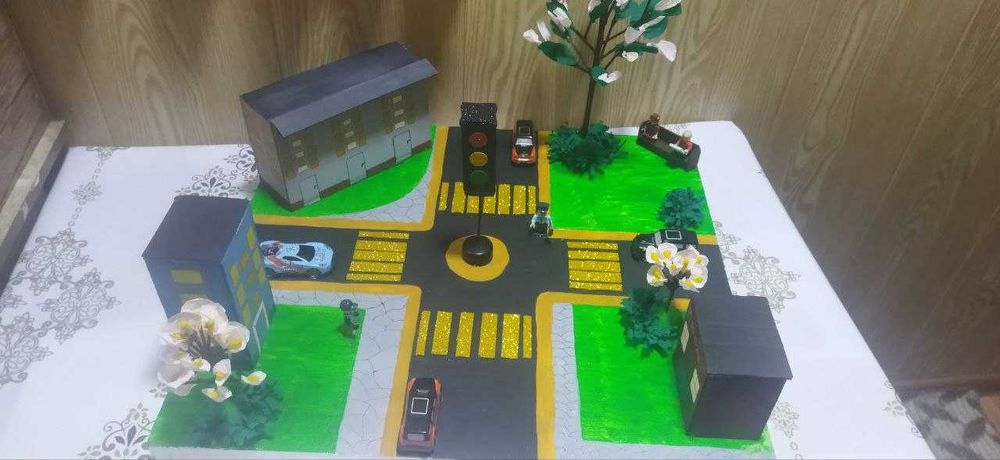 Делаю поделки для школы или детского сада.