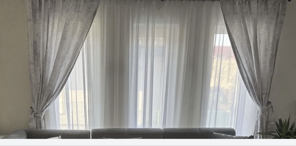 Set format din pilota pat,fata masa mare si 2 draperii!!