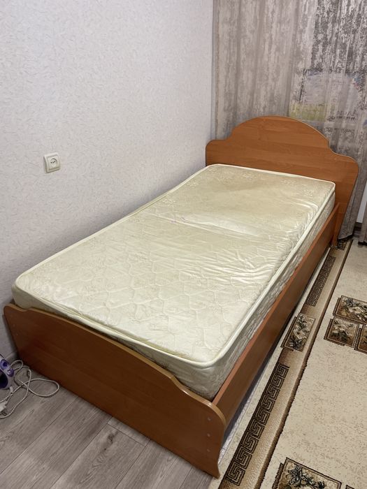 Продам кровать с матрасом