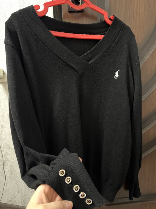 Элегантный черный свитер