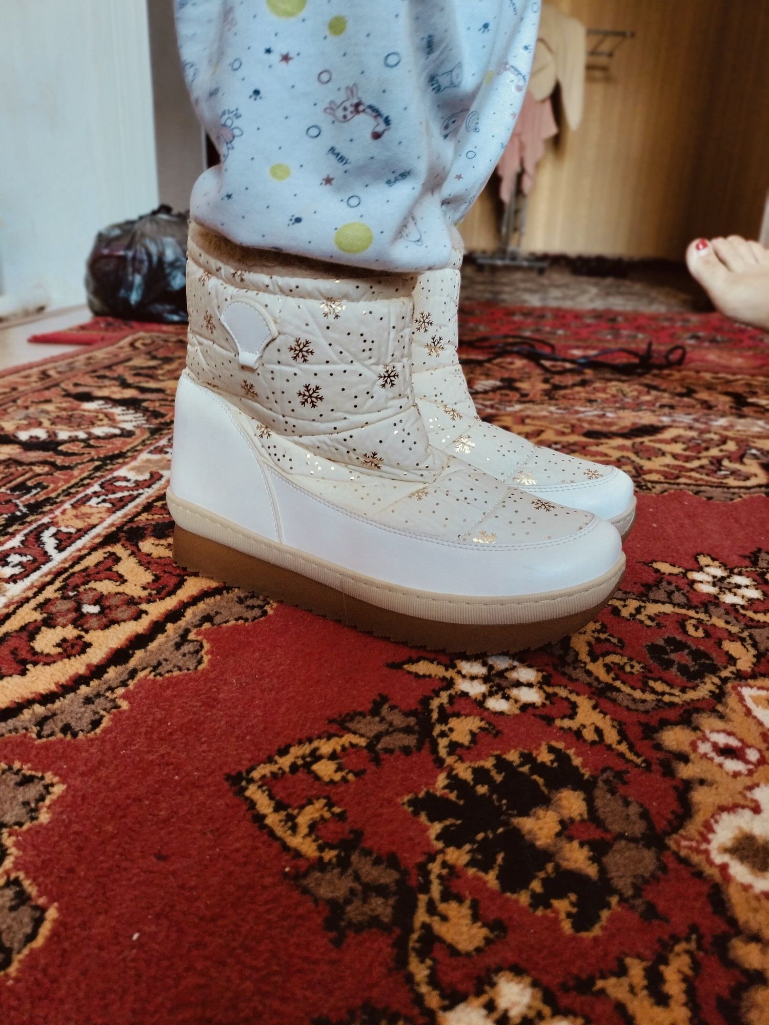 Сапоги новые продам
