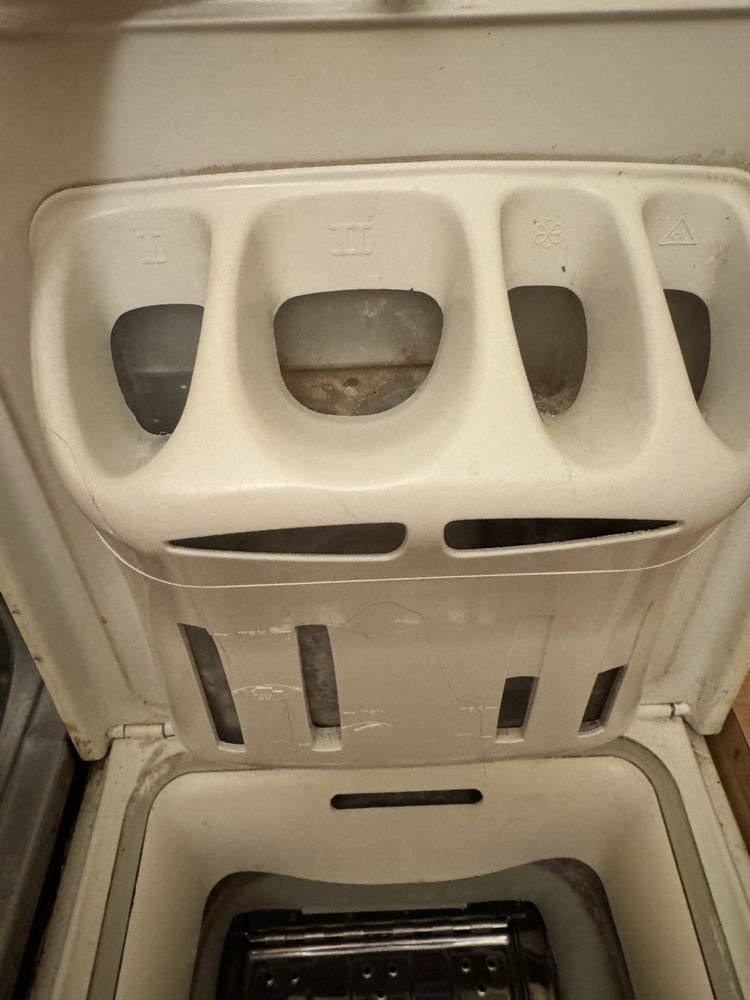 Продавам пералня Whirlpool