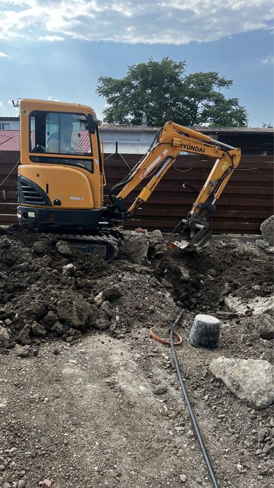 Inchirieri miniexcavator de 2.7 tone si bobcat