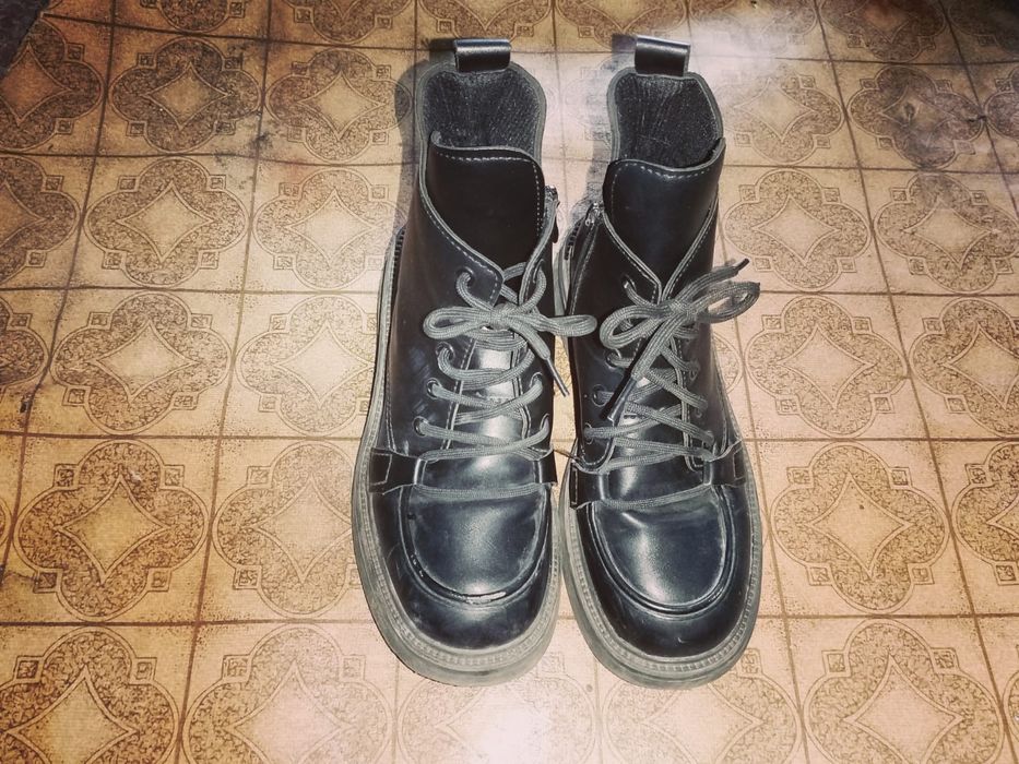 ботинки осенние 38 размер(маломерки, а в действительности 35-36)