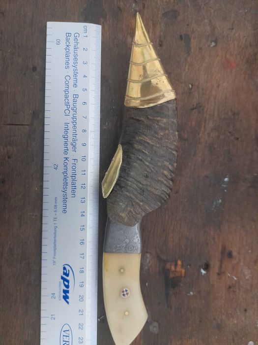 Ножове дамаска стомана