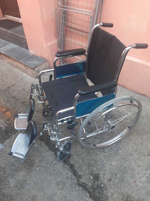 Vand scaun  cu rotile pt persoane invalide
