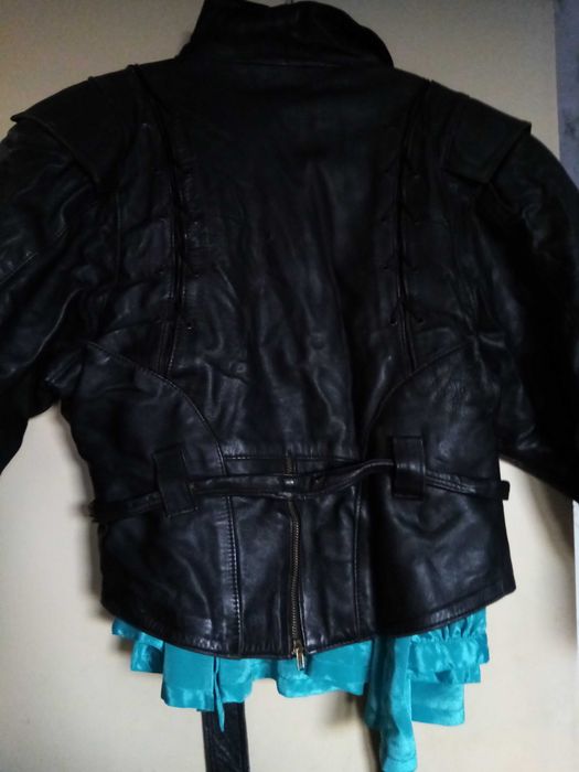 Практично дамско яке от естесвена кожа