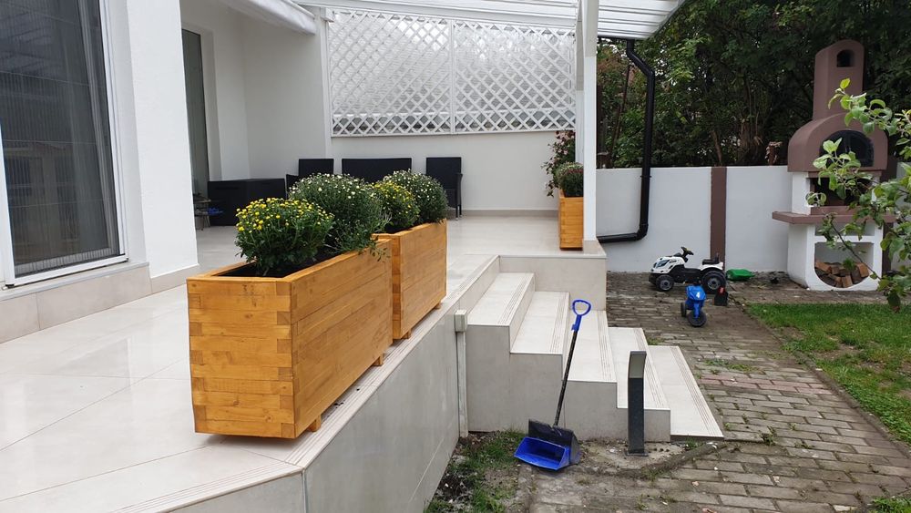 Jardiniere din  lemn