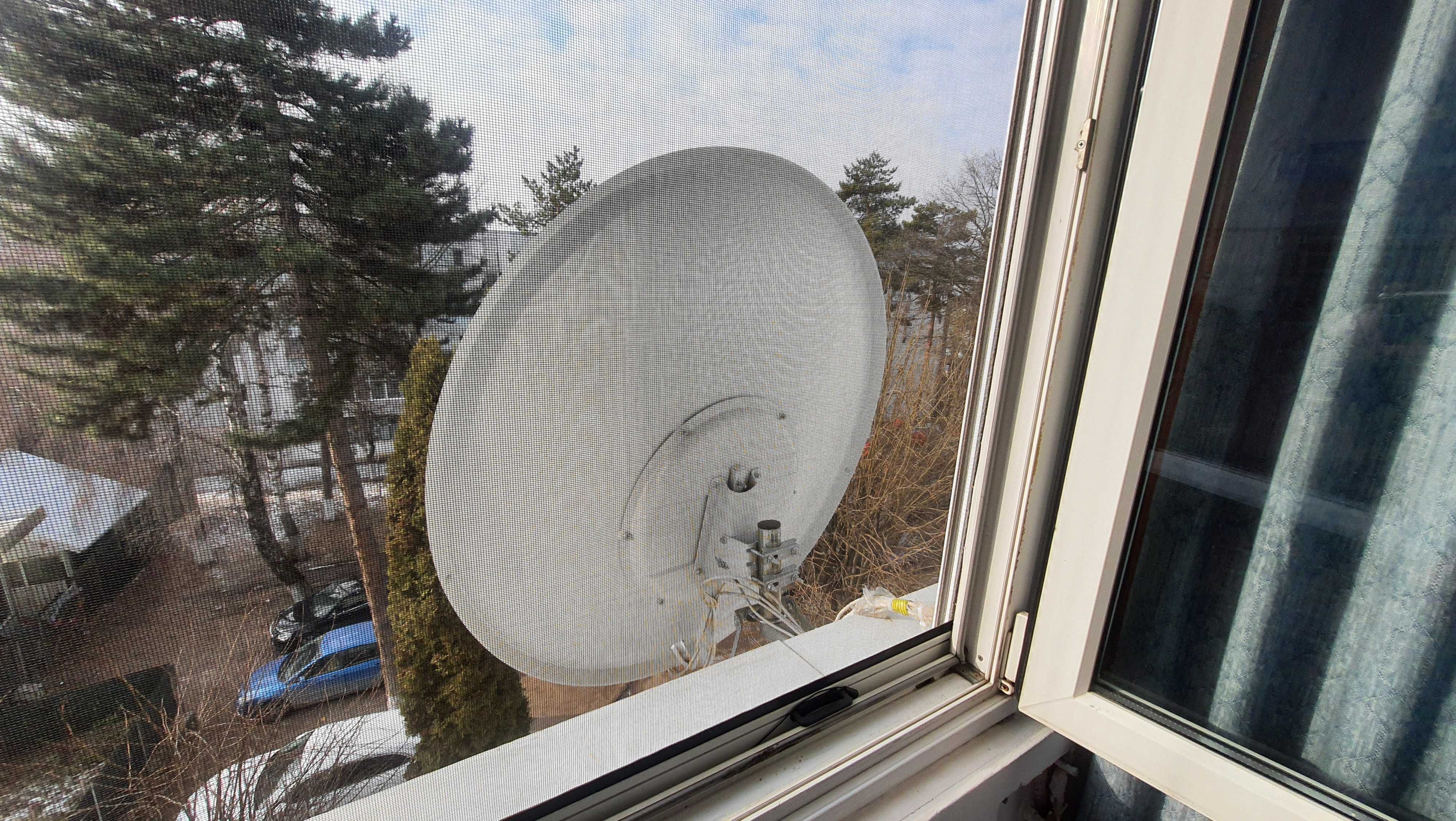 Sistem de recepție prin Satelit (antena + 2 LNB-uri)
