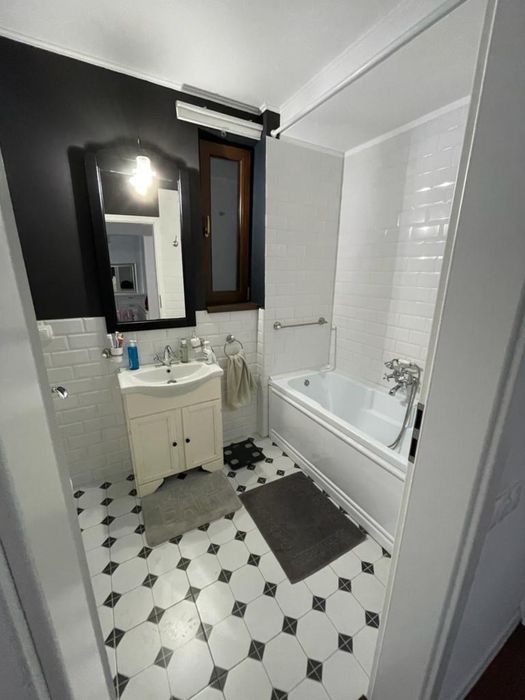Apartament 3 camere de vânzare