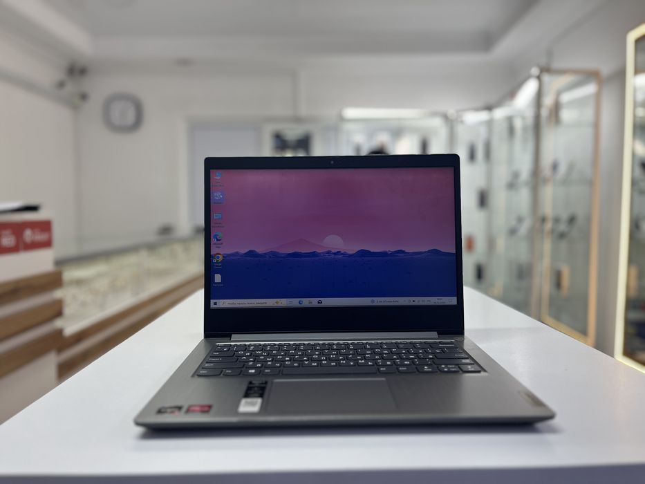 Ноутбук Lenovo.