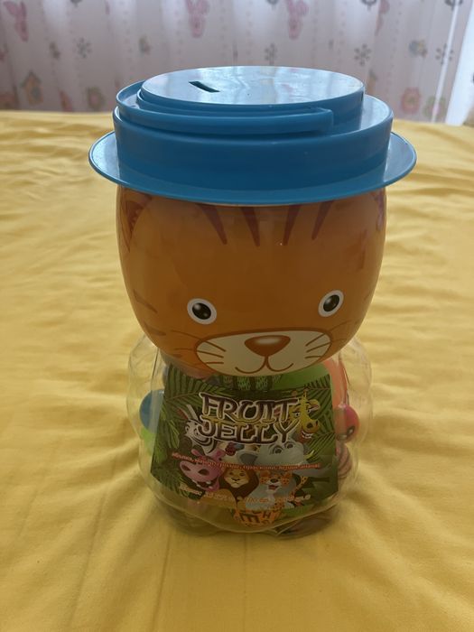 Буркан с топчета.