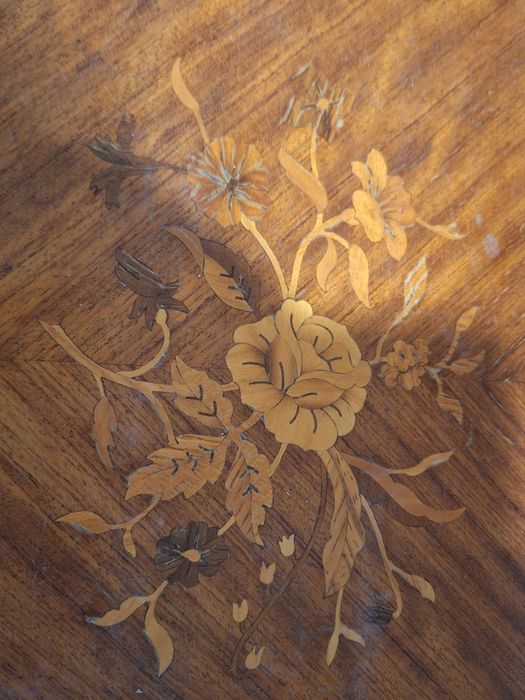 Френски комод стил Луй с интарзия