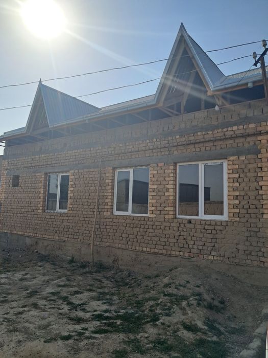 Уй сотилади. 7 хона 4 таси каробка холатда.