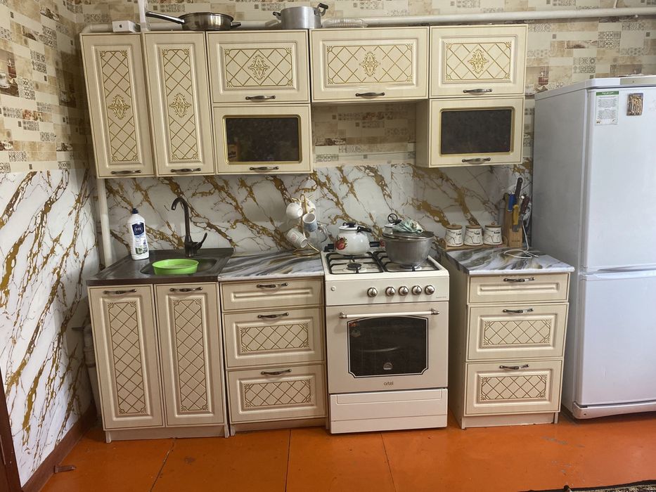 Кухонныйгарнитур жаксы усталган таза коп колданган жокпын 2 80 размеры