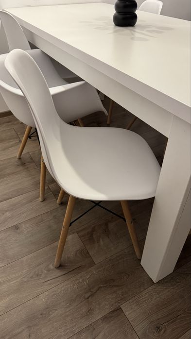 URGENT! De vanzare masa cu 7 scaune