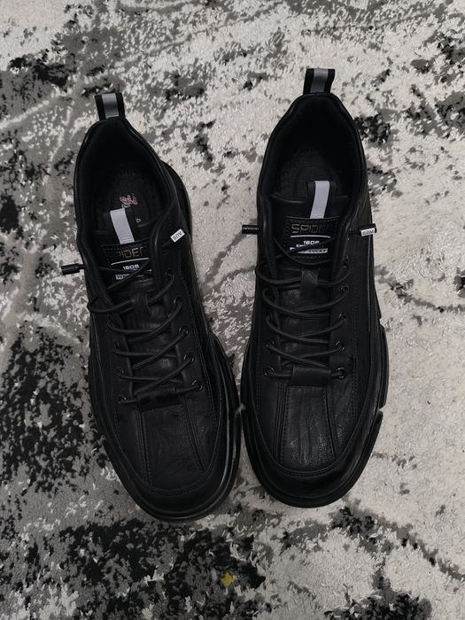 Здравствуйте,продам мужские кроссовки.