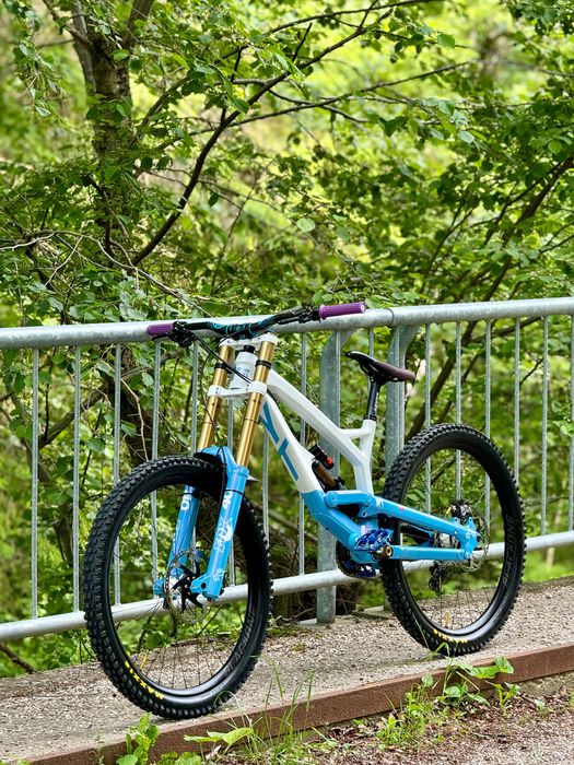 Bicicleta downhill Yt Tues