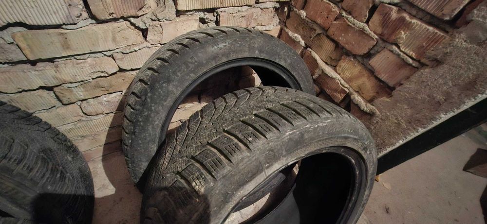 Pirelli 245 40 18 - 60лв и Nexen 225 45 17 - 50 лв.