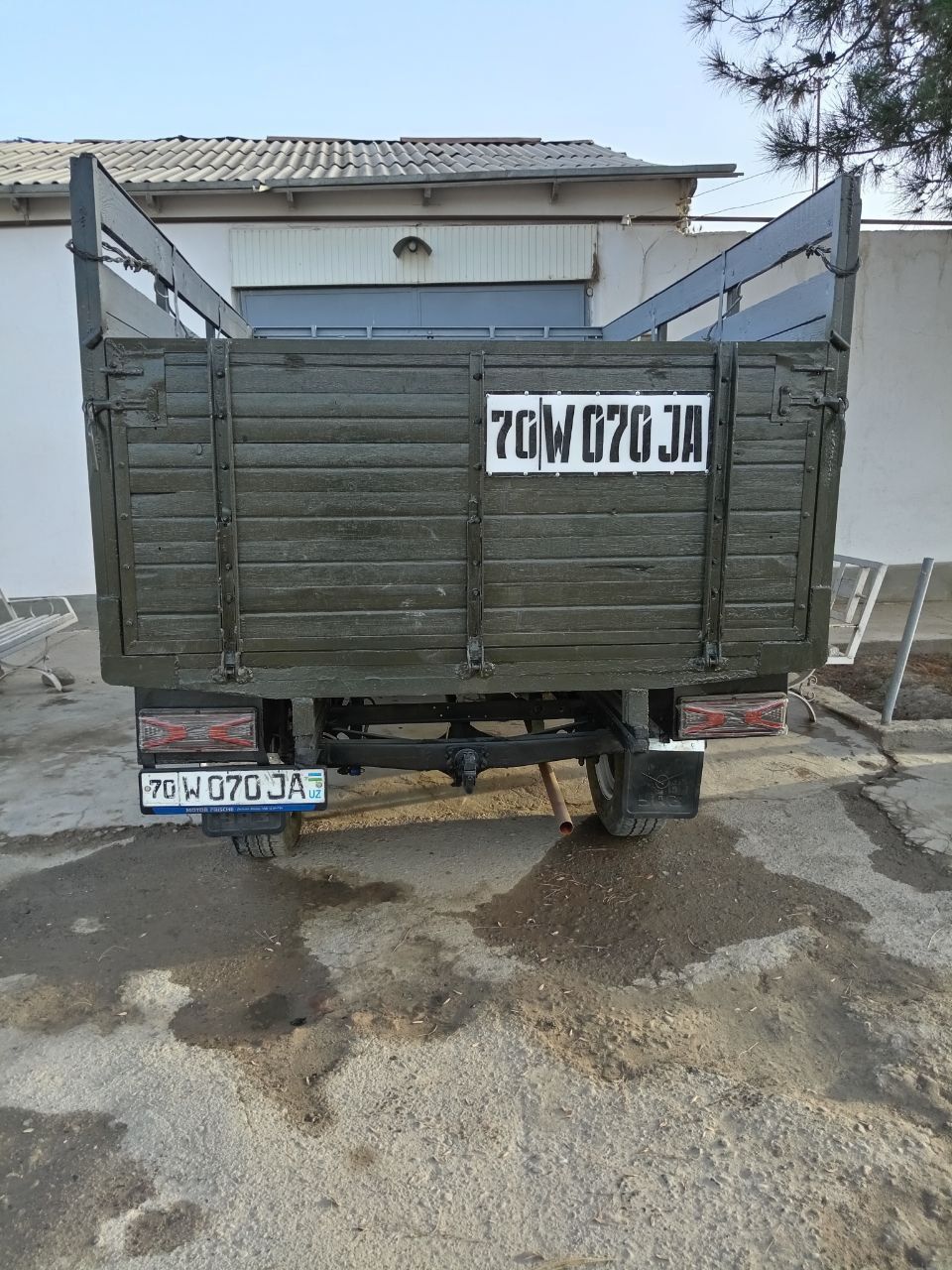 Uaz 452  sotiladi  1991  yil xolati  alo  2 ta  100 tali metani bor
