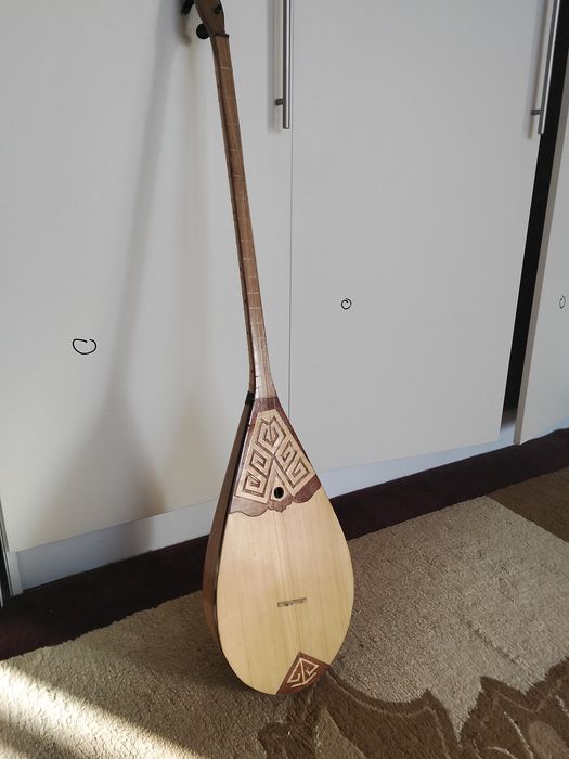 Домбыра сатылады